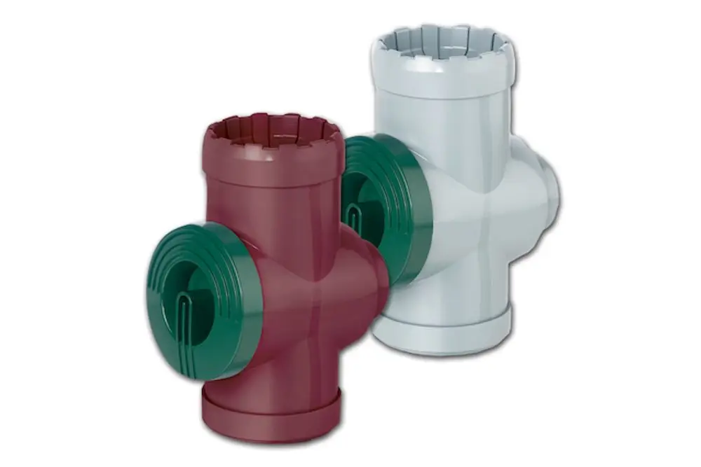 Roth Fallrohrfilter in dunklem und hellem Kunststoff, präsentiert in einer X-Form mit Öffnungen zur Rohrleitung und einem stabilen Design.